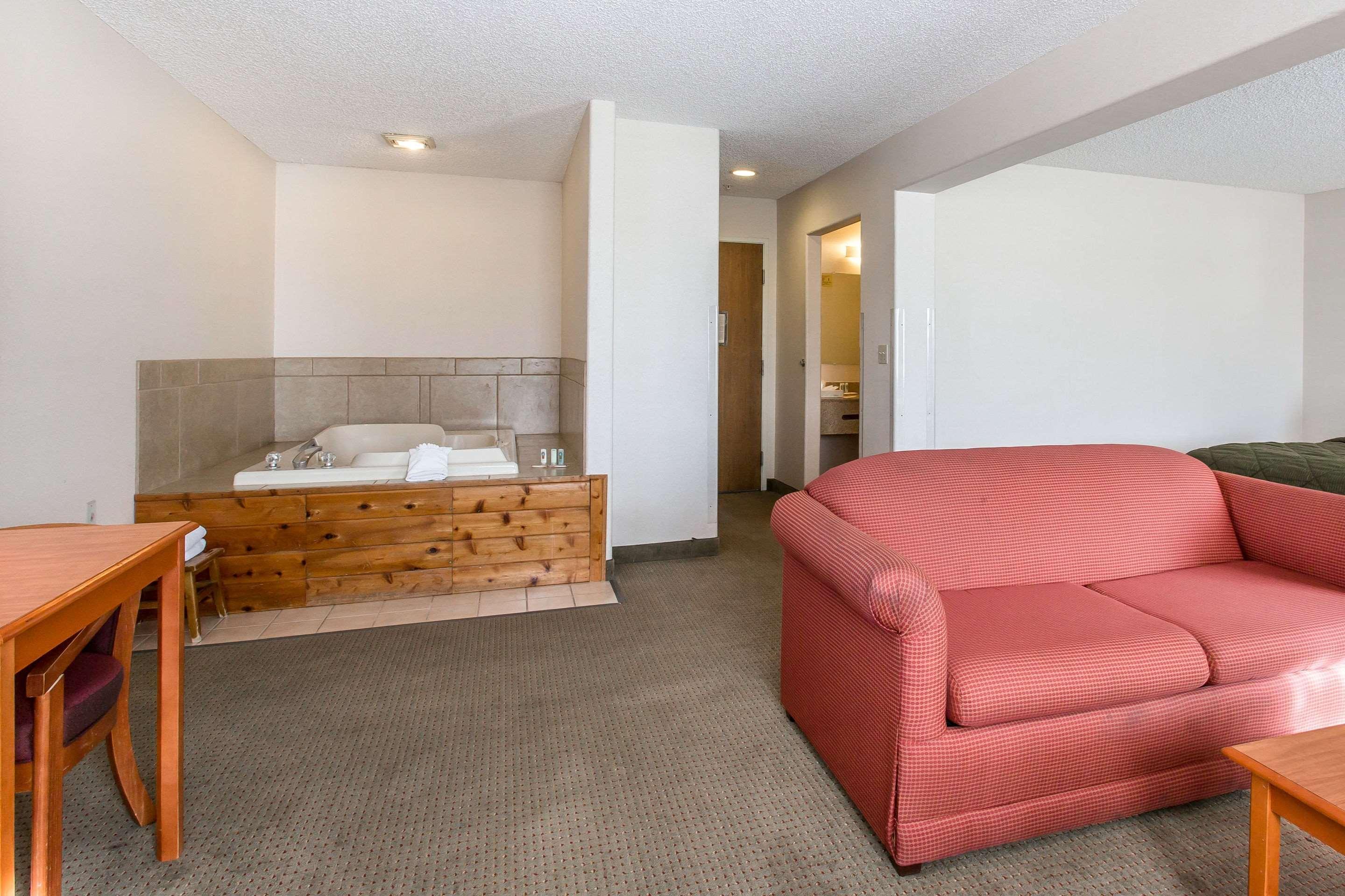 Quality Inn Delta Gateway To Rocky Mountains Exterior foto